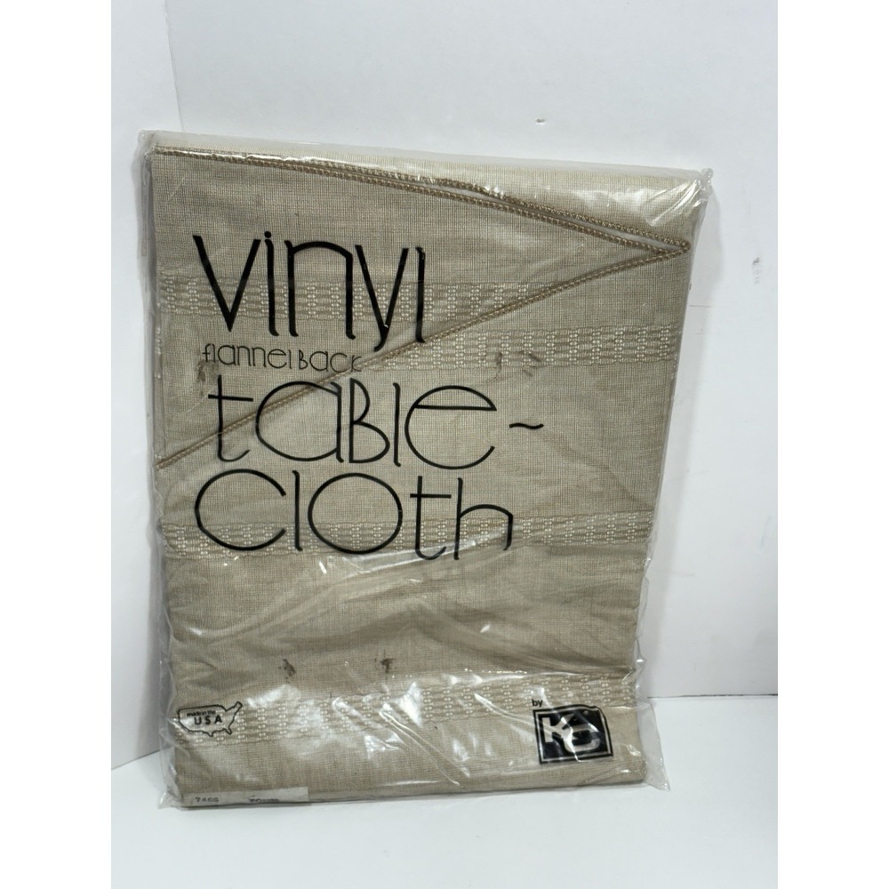 K C VINYL FLANNEL Back  TABLECLOTH Beige  Round 70'' Vintage NEW USA Made‎